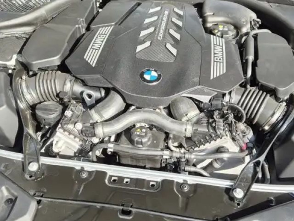 BMW M850