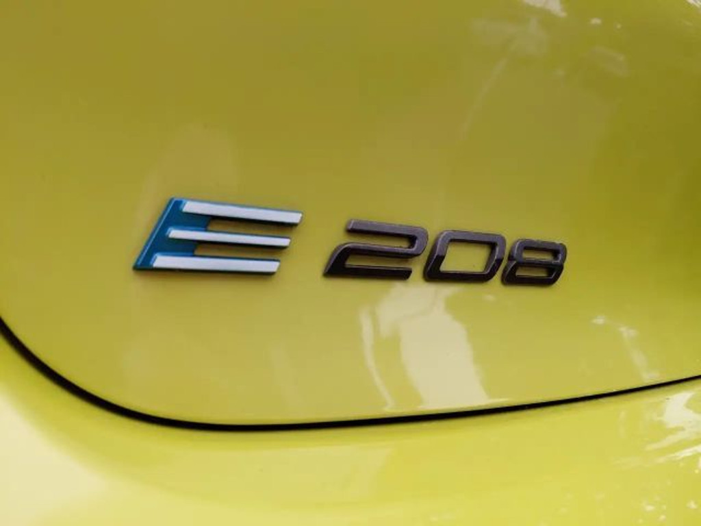 Peugeot e-208