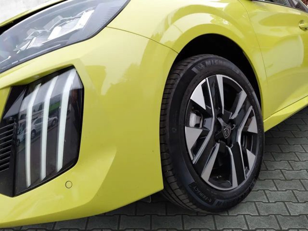 Peugeot e-208