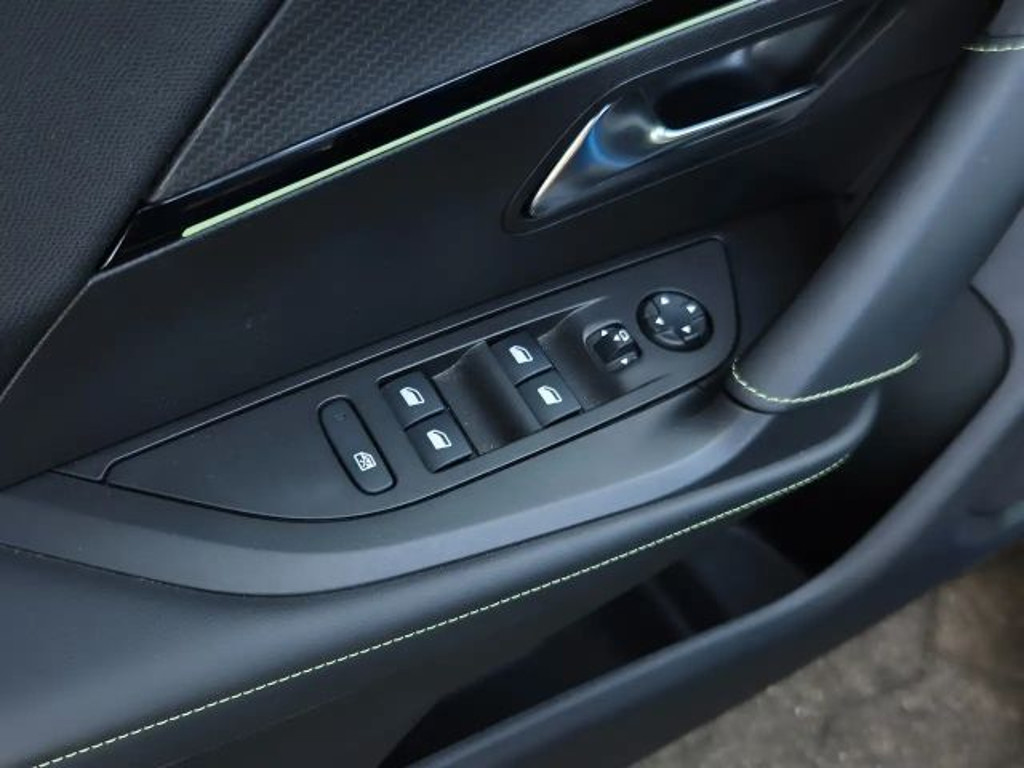 Peugeot e-2008
