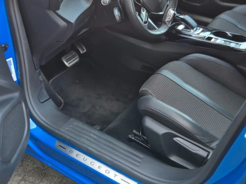 Peugeot e-2008
