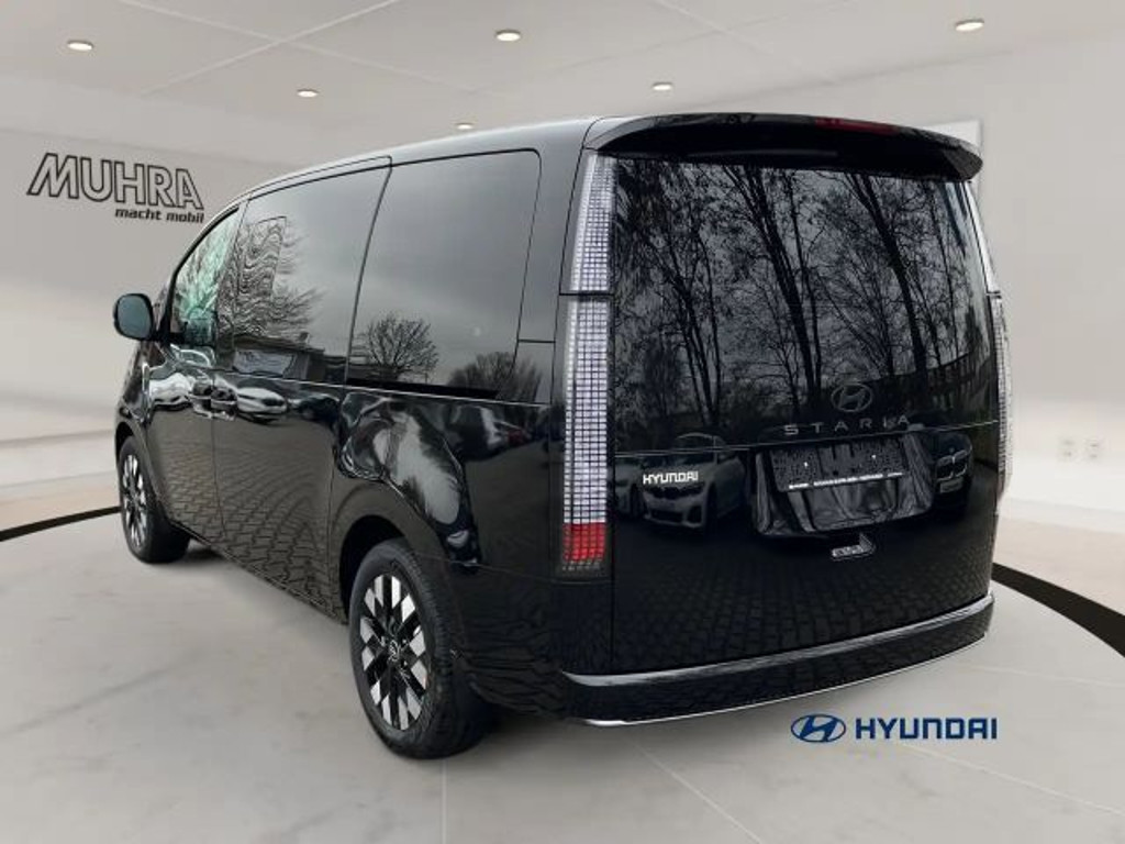 Hyundai Staria Signature