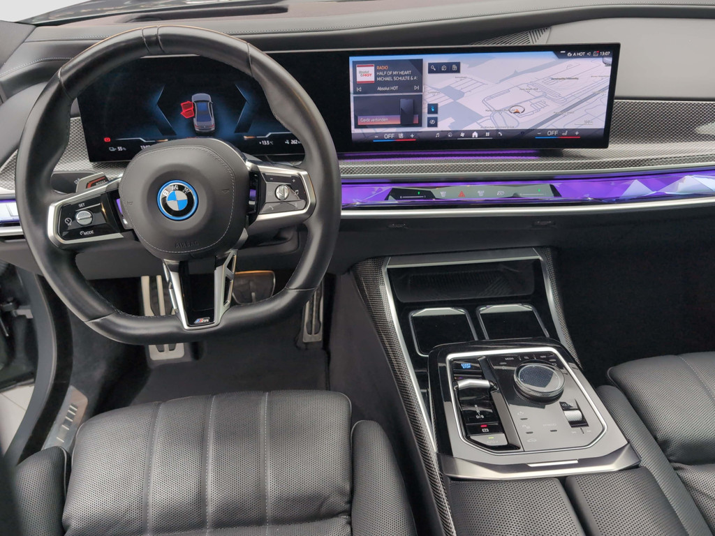 BMW i7