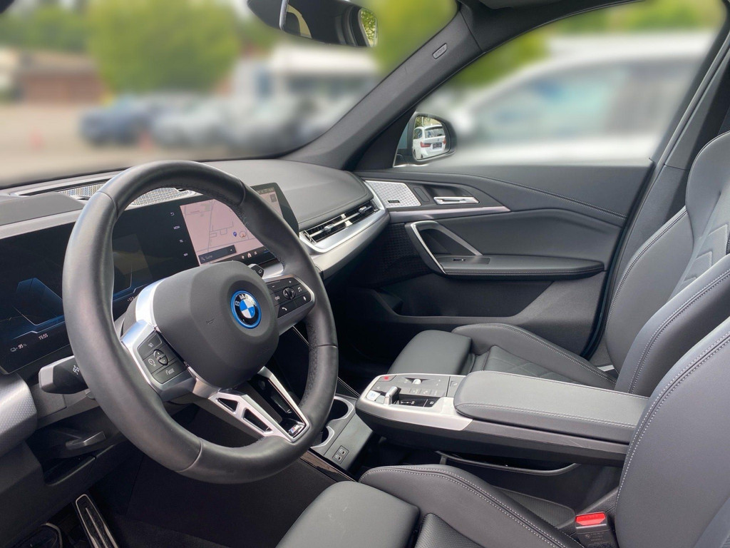 BMW iX1