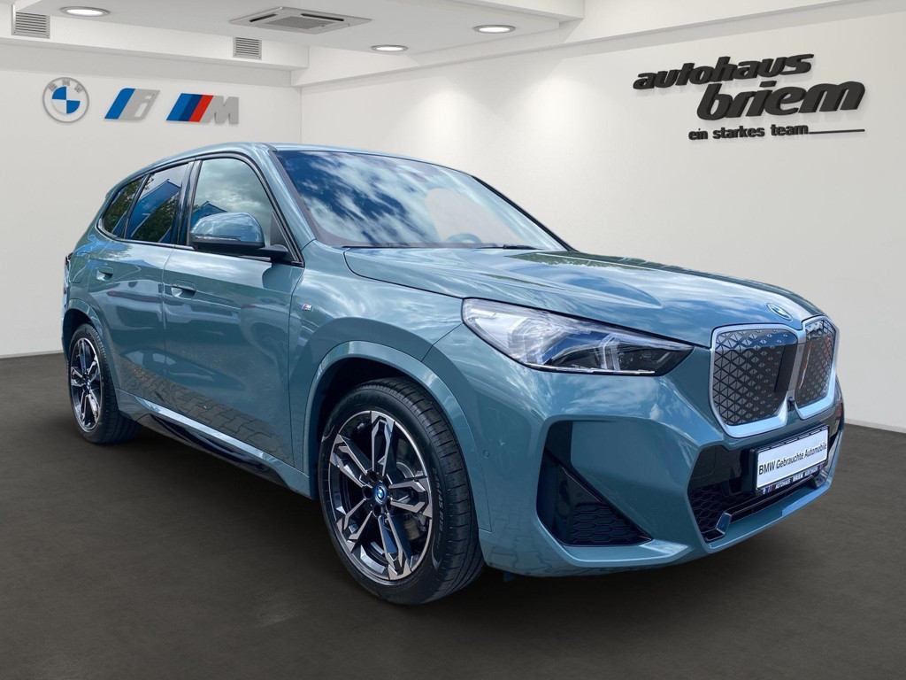 BMW iX1