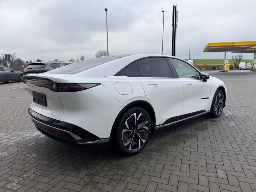 Mazda 6e