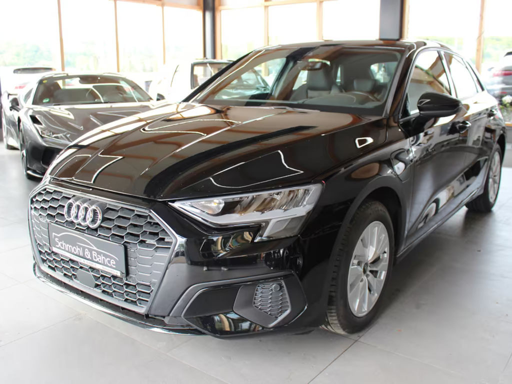 Audi A3 Sportback Sedan S-Line S-Tronic Sport Hybride 40 TFSI
