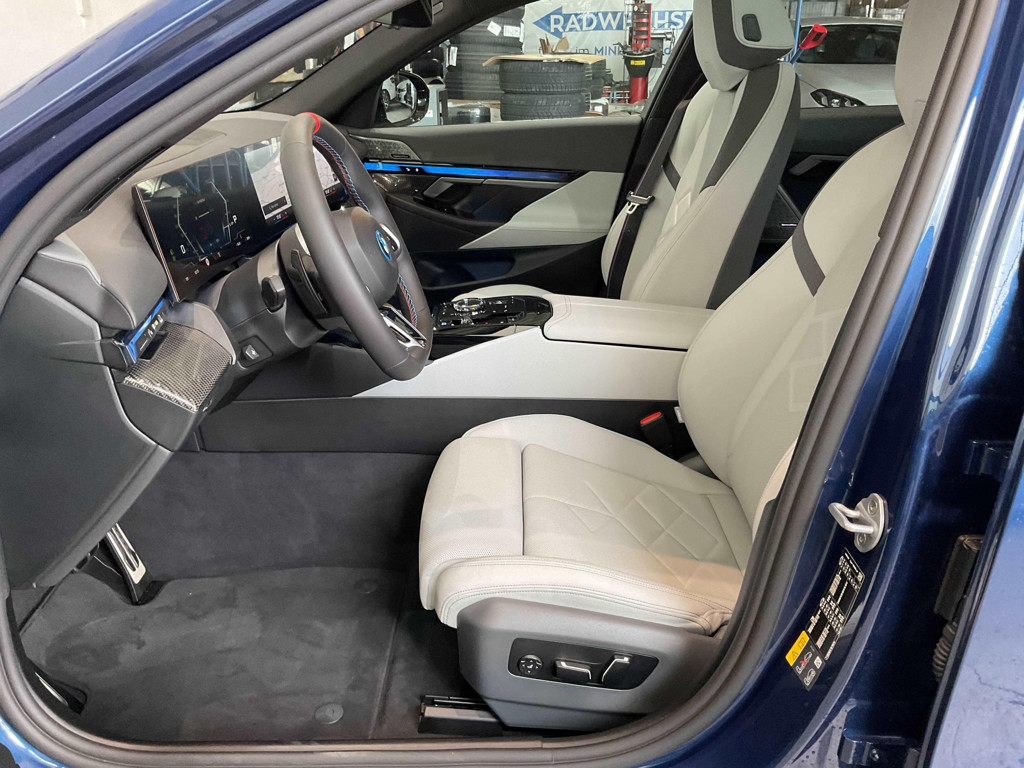 BMW i5