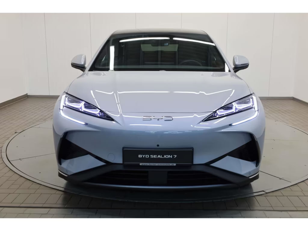 BYD Sealion 7