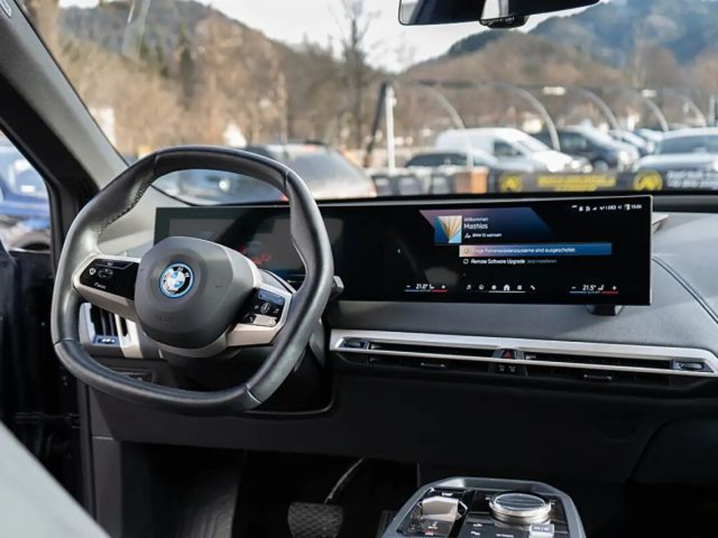 BMW iX
