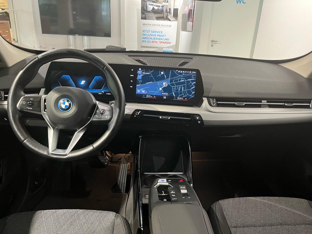 BMW iX1