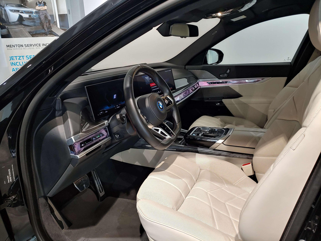 BMW M760