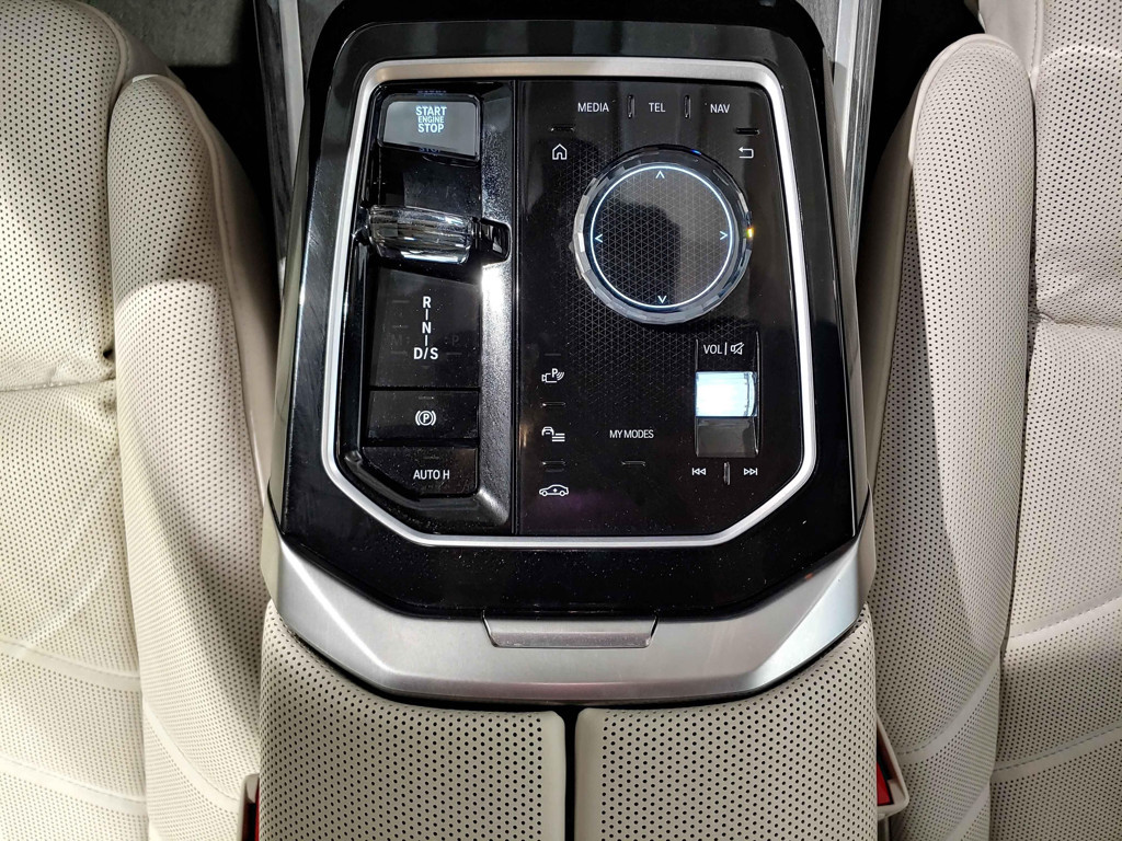 BMW M760