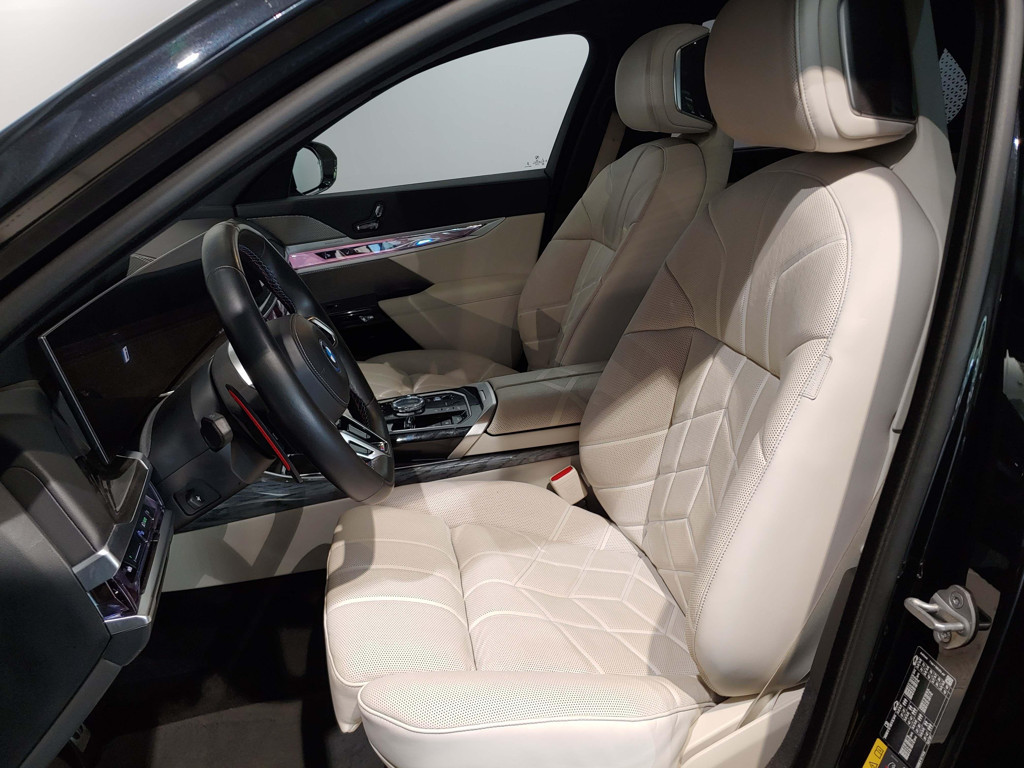 BMW M760