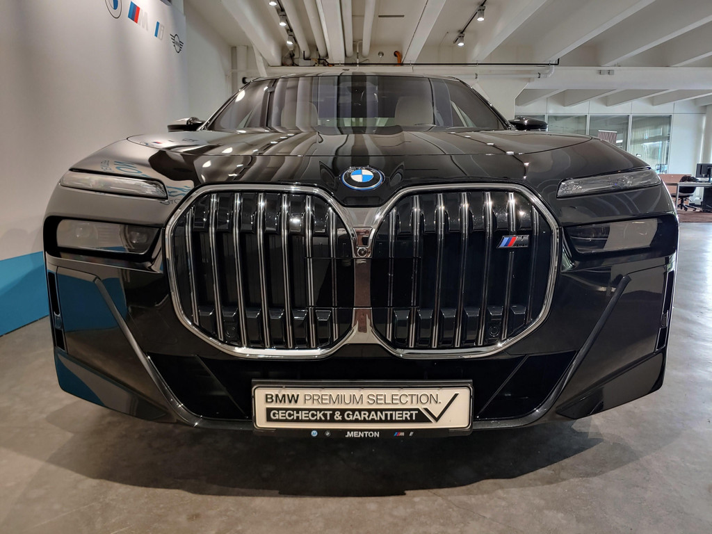 BMW M760