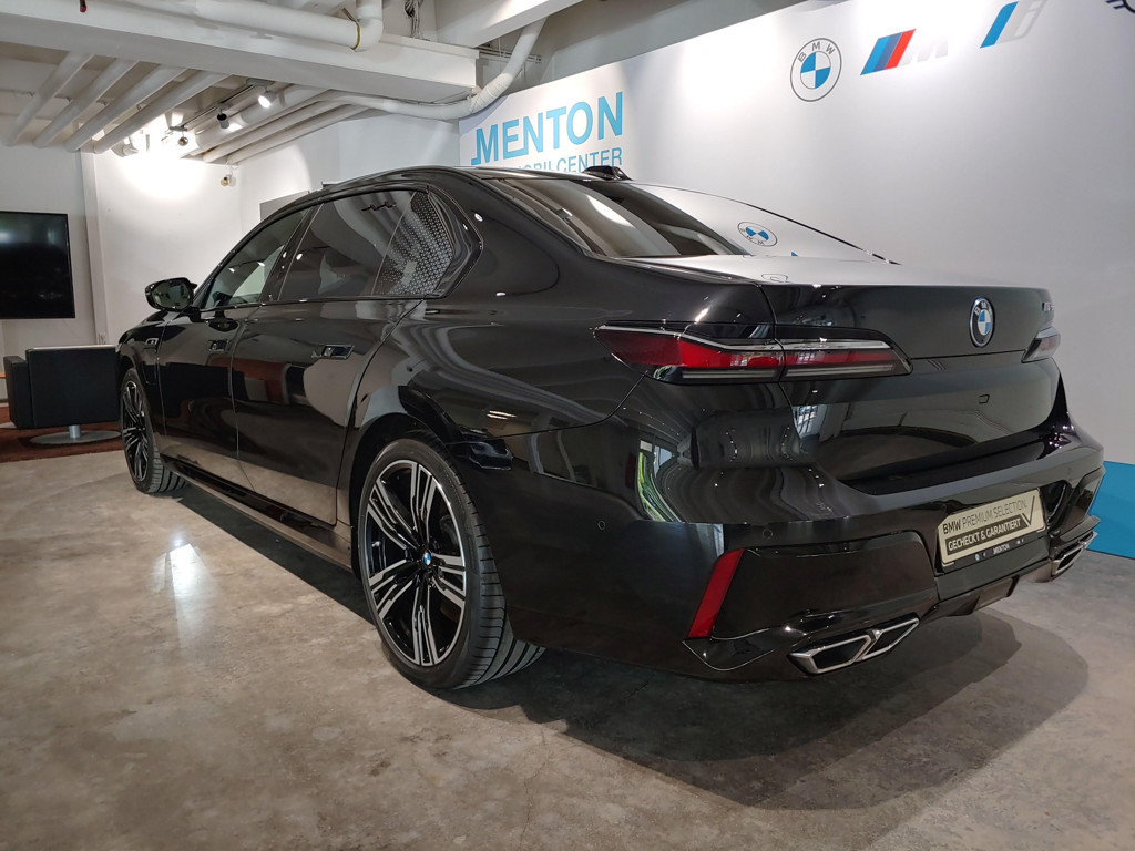 BMW M760