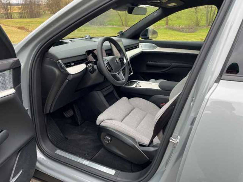 Volvo EX90