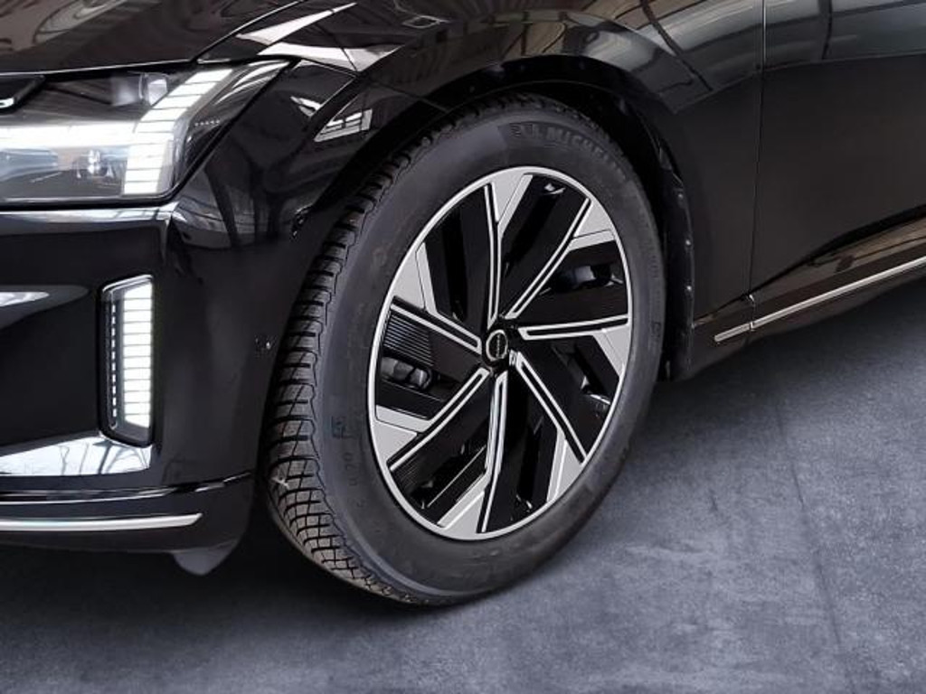 Volvo ES90