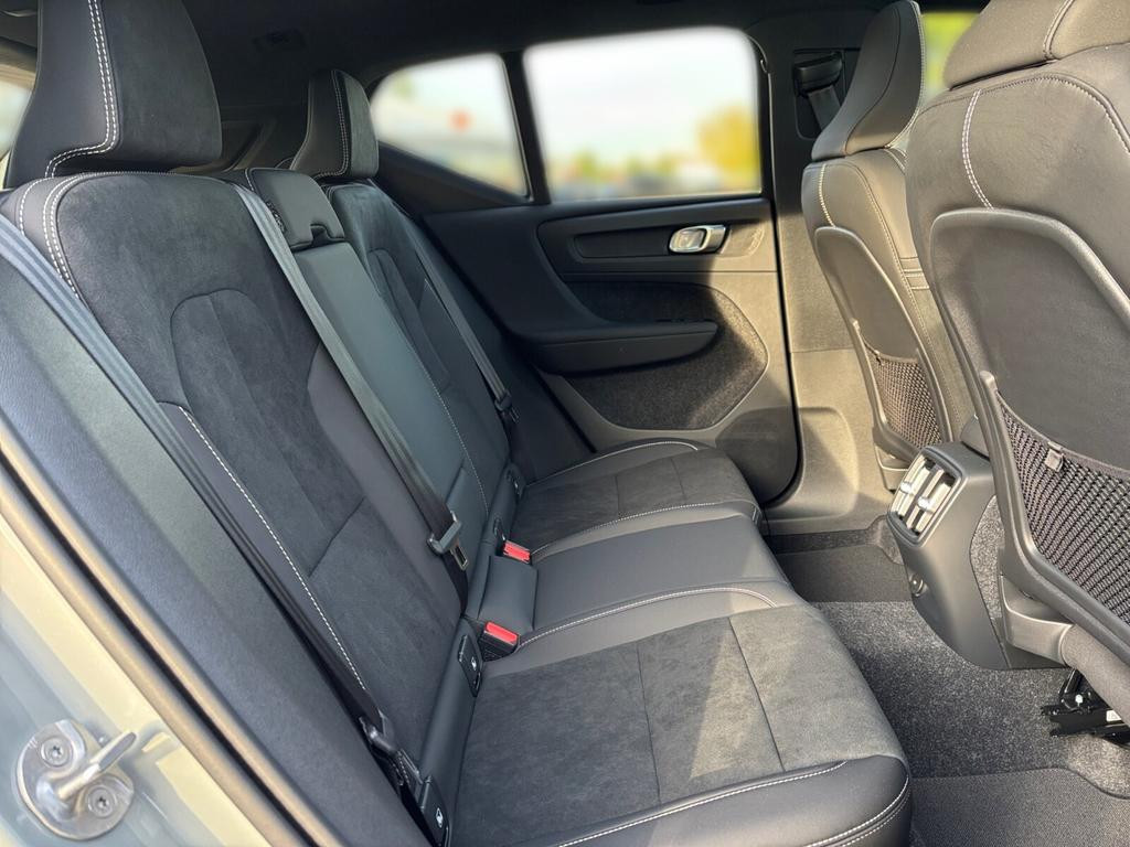 Volvo EX40