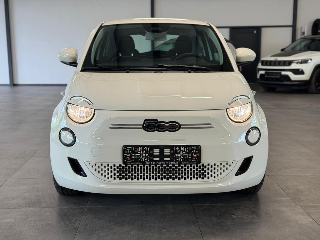Fiat 500e 11KW+CARPLAY+TEMP+SPUR.ASS+STAND.HZ+NAVI+