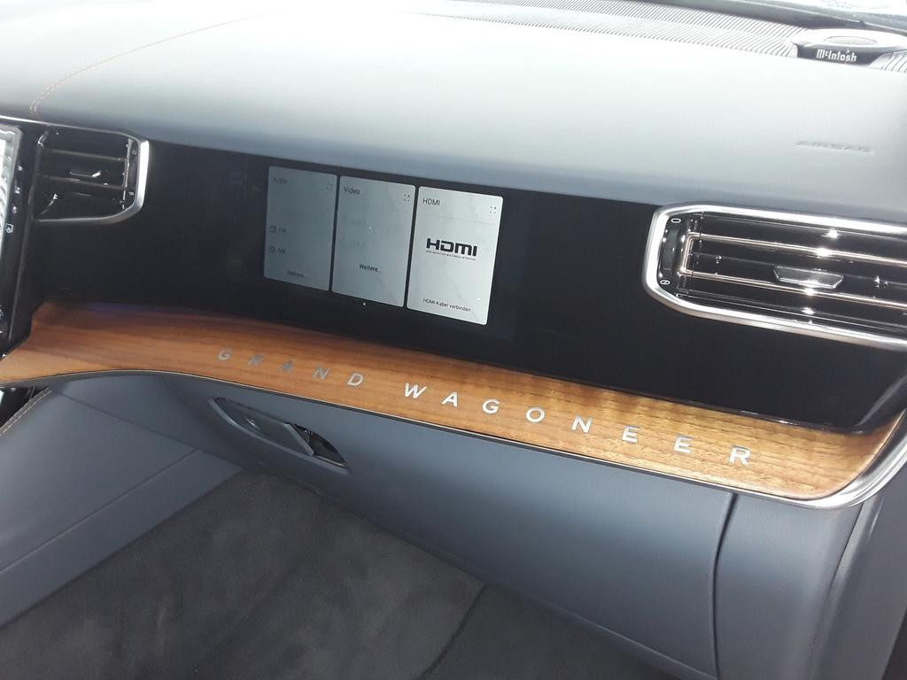 Jeep Wagoneer