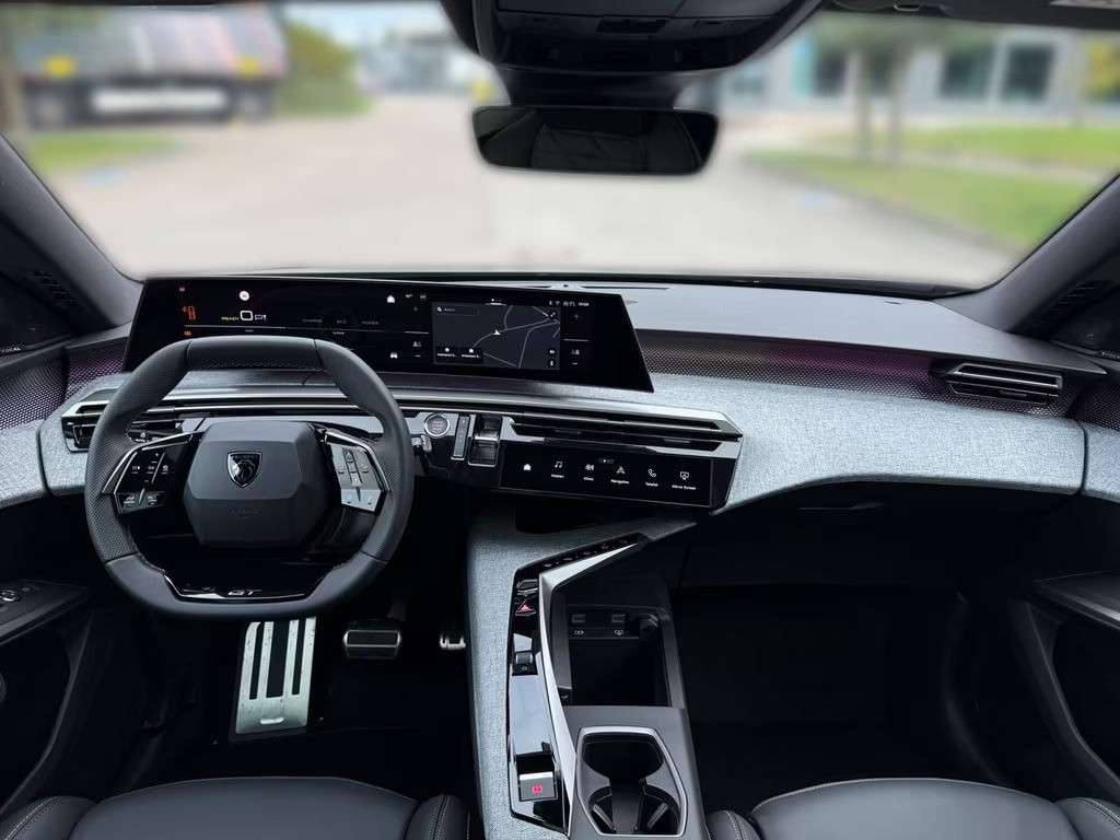 Peugeot E-3008