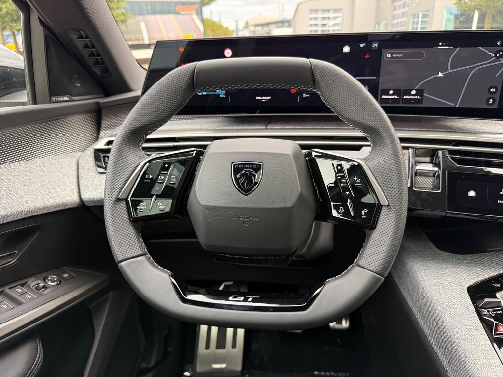 Peugeot E-3008