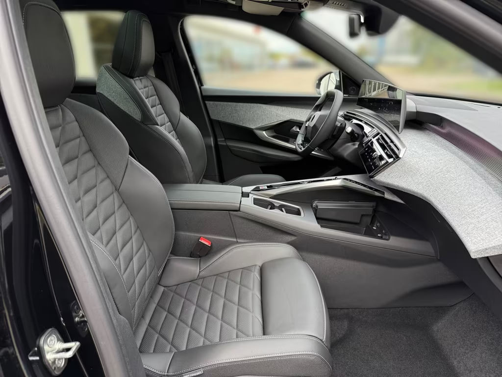 Peugeot E-3008