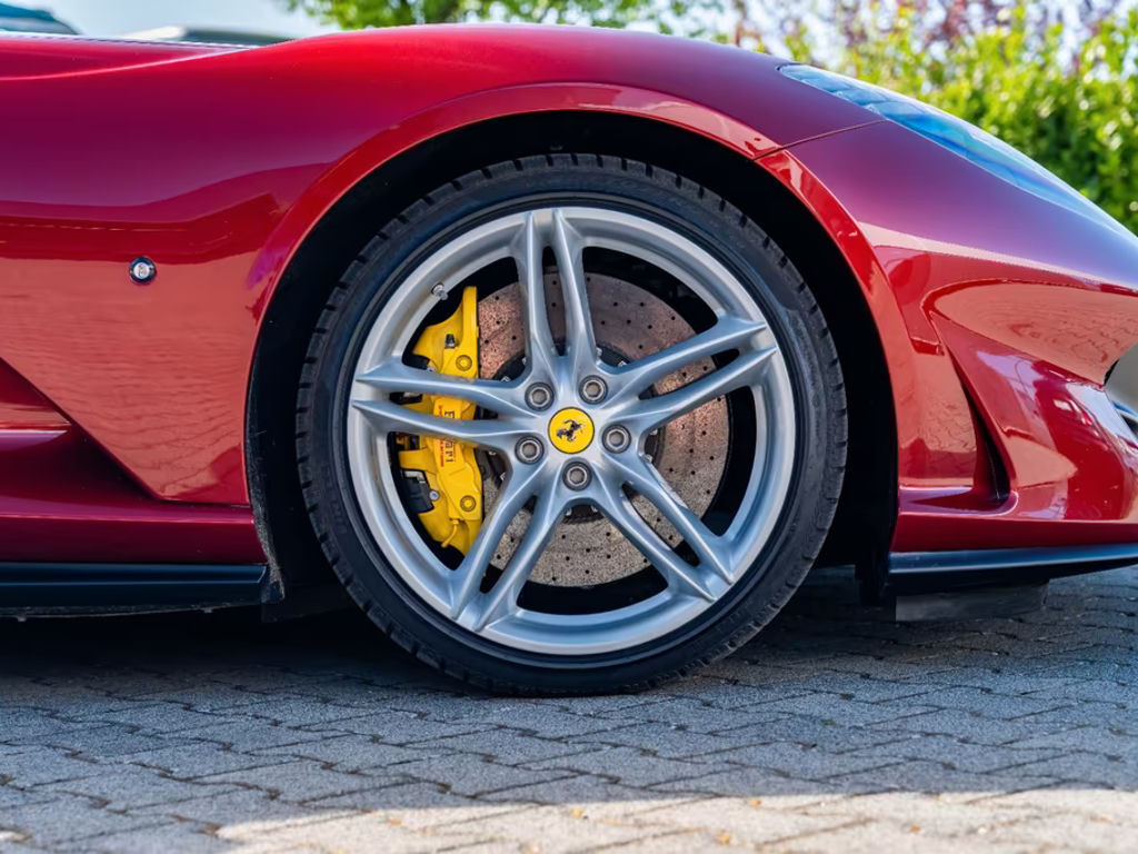 Ferrari 812