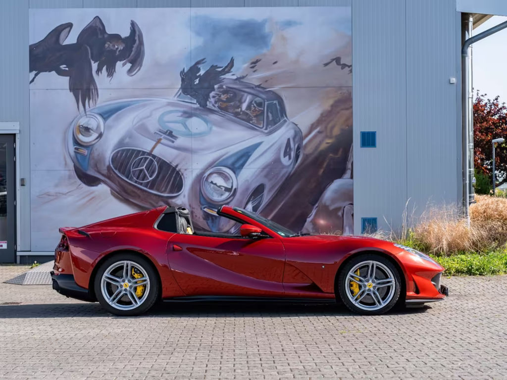 Ferrari 812
