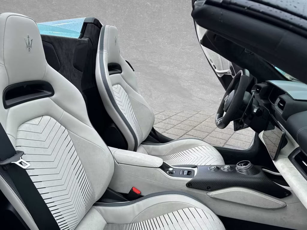 Maserati MC20