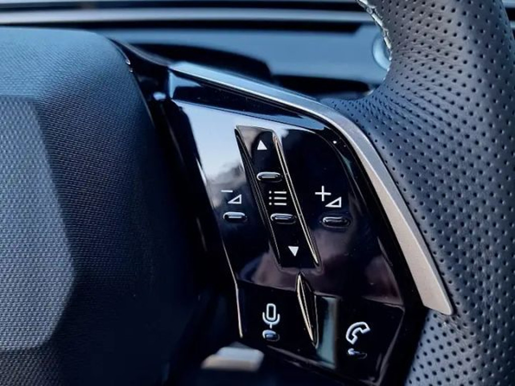 Peugeot E-3008