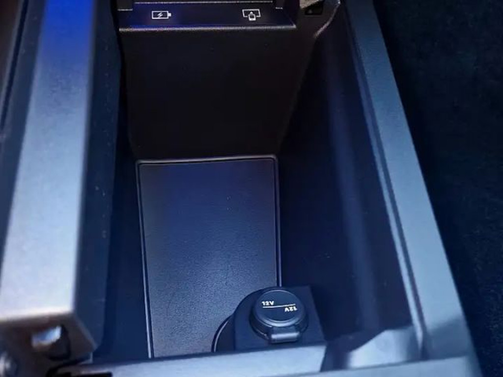 Peugeot E-3008