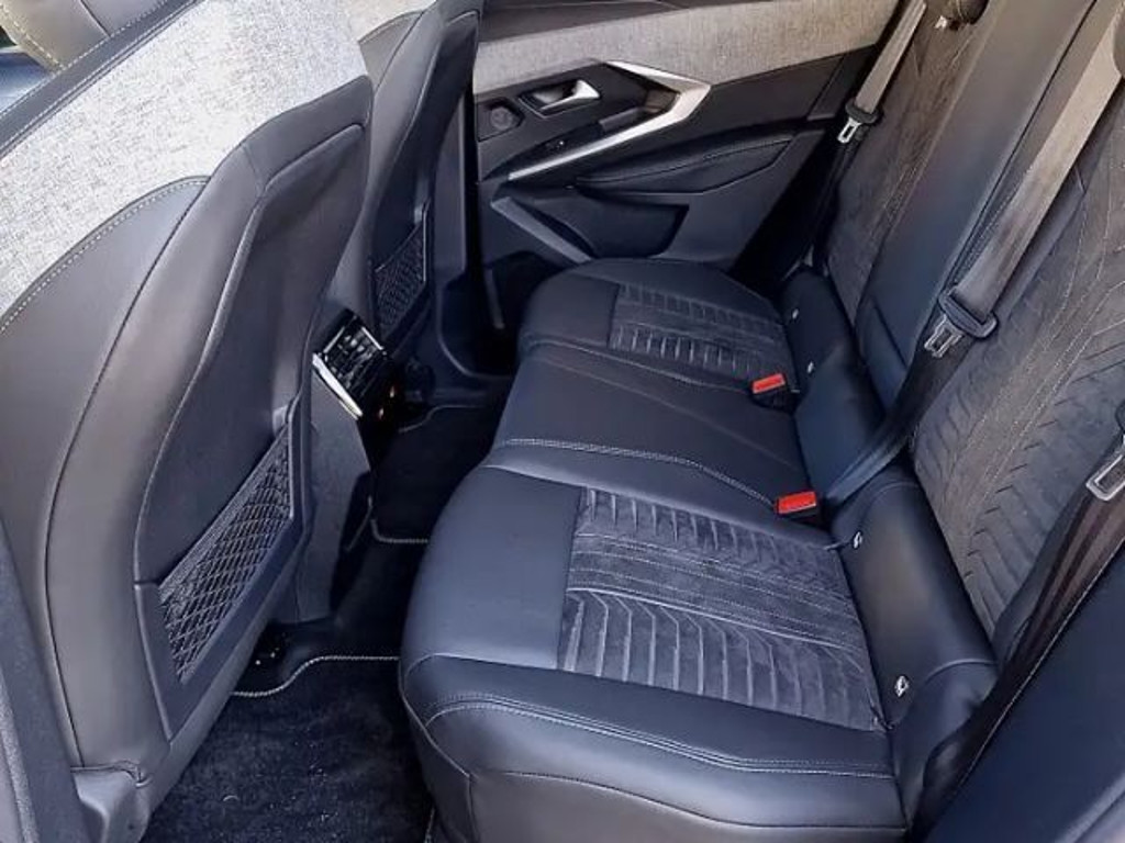 Peugeot E-3008