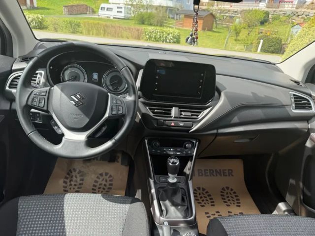 Suzuki S-Cross