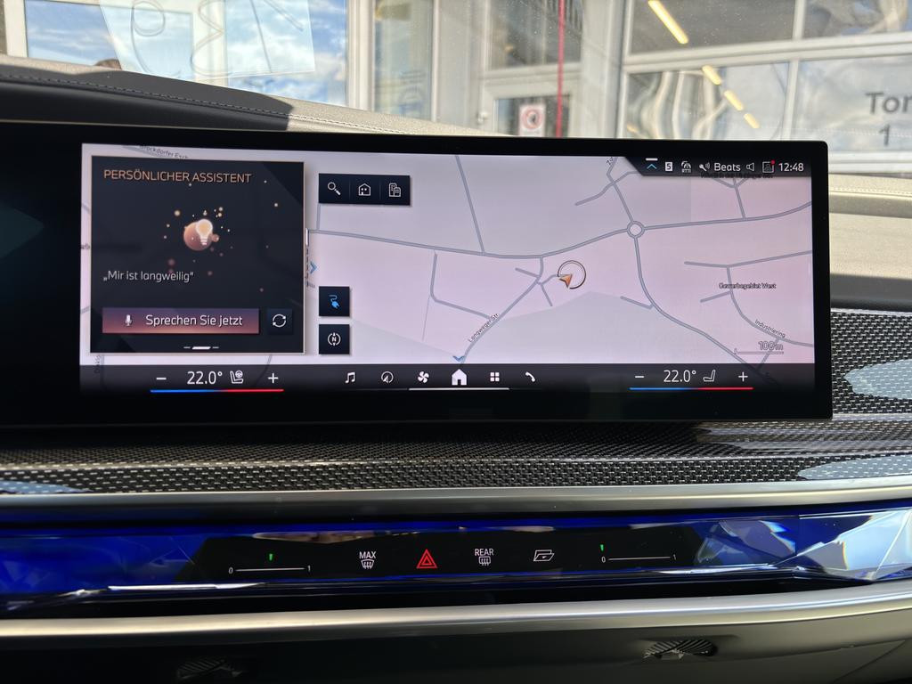 BMW i7