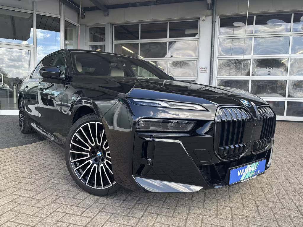 BMW i7