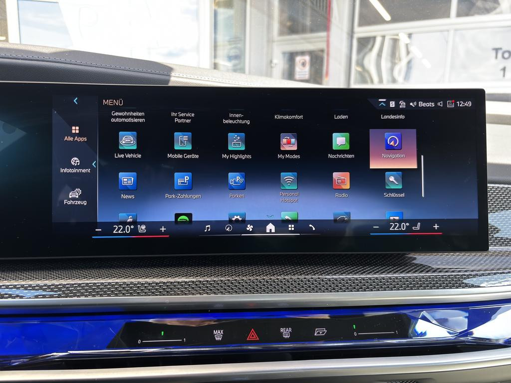BMW i7