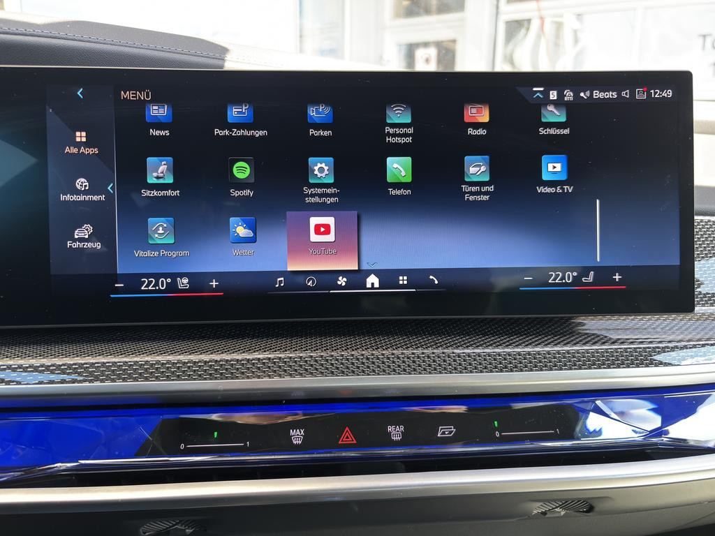 BMW i7