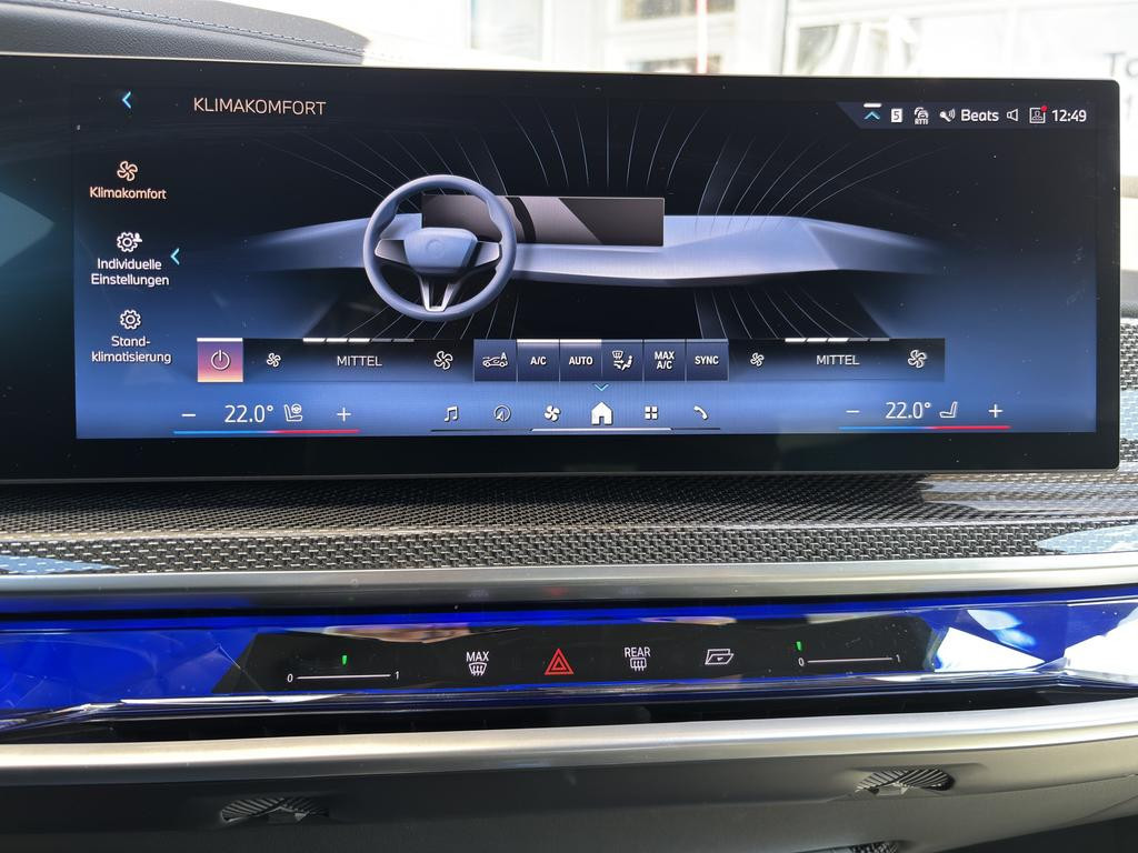 BMW i7