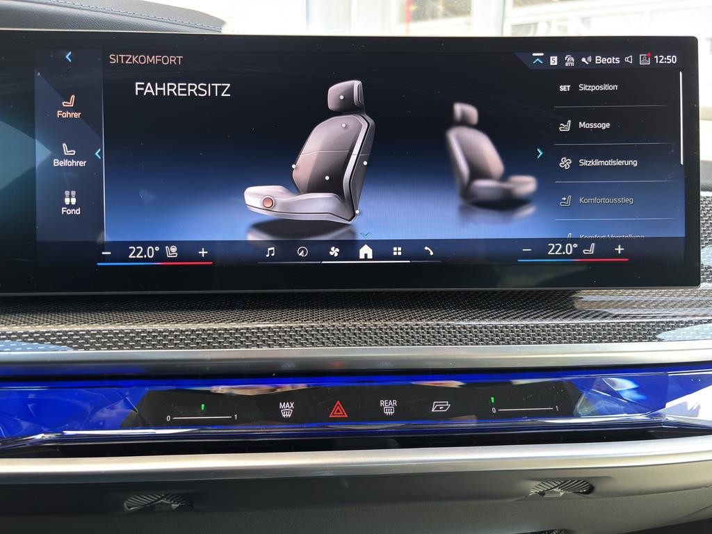BMW i7