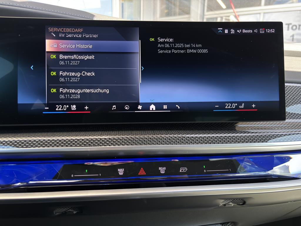 BMW i7