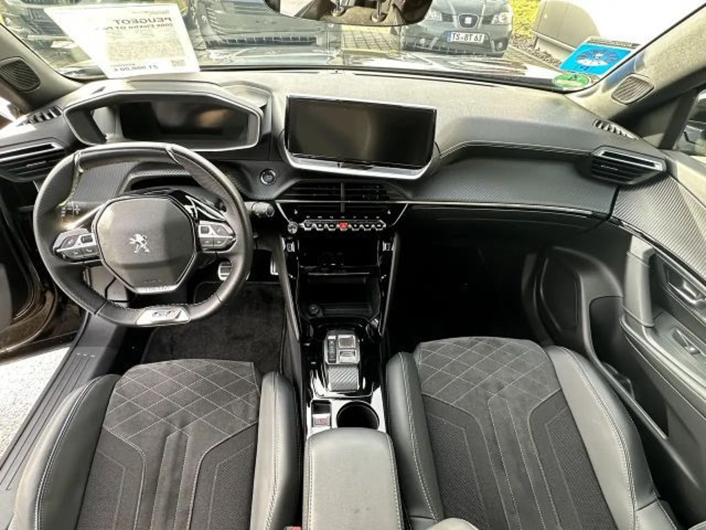 Peugeot e-2008