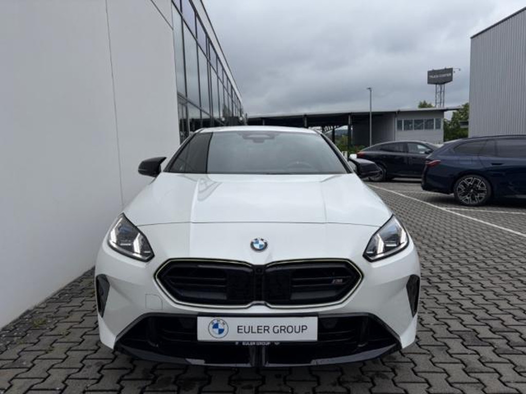 BMW M235