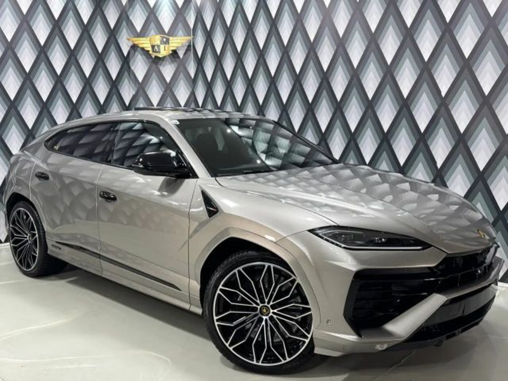 Lamborghini Urus SE // CARBON // UNIKAT // VOLLE HÜTTE //