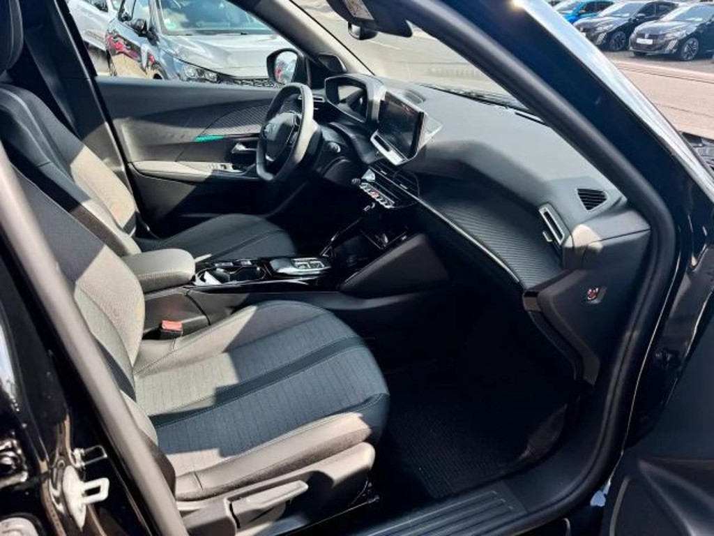 Peugeot e-2008