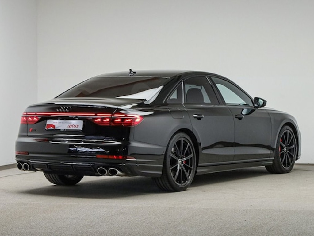Audi S8