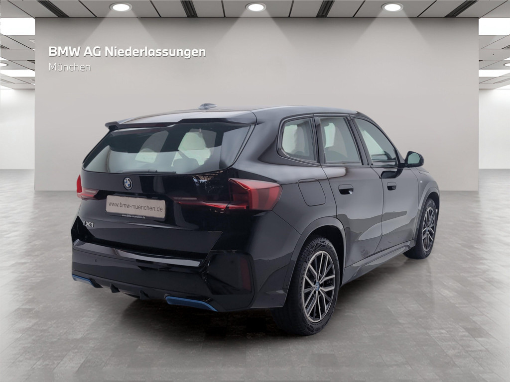 BMW iX1