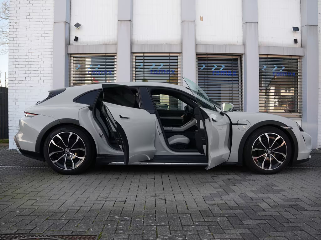 Porsche Taycan 4