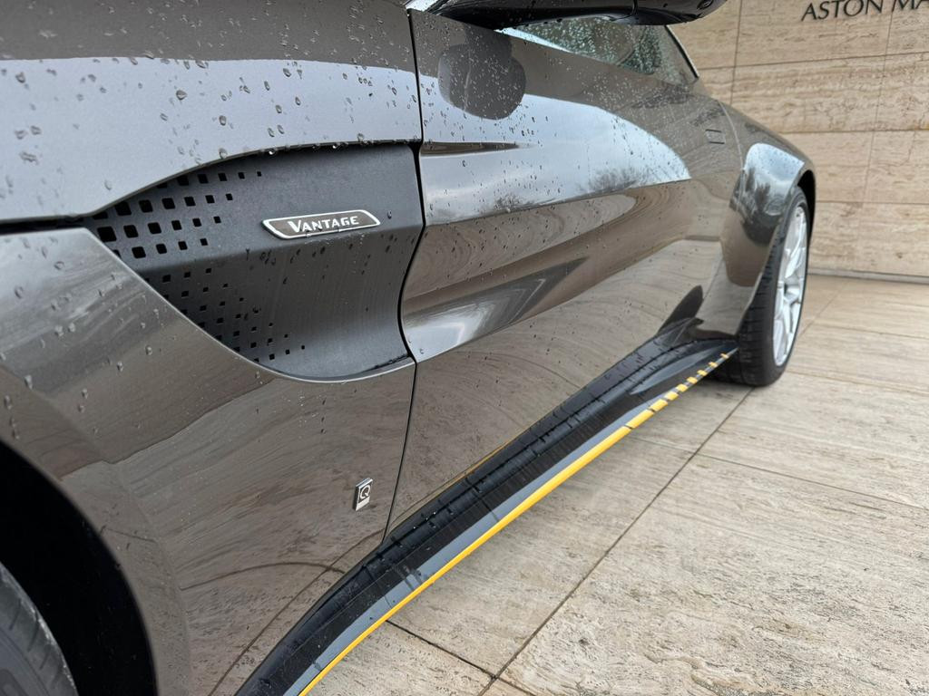 Aston Martin V8 Vantage